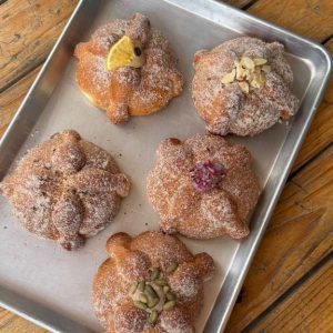 Pan de muerto relleno